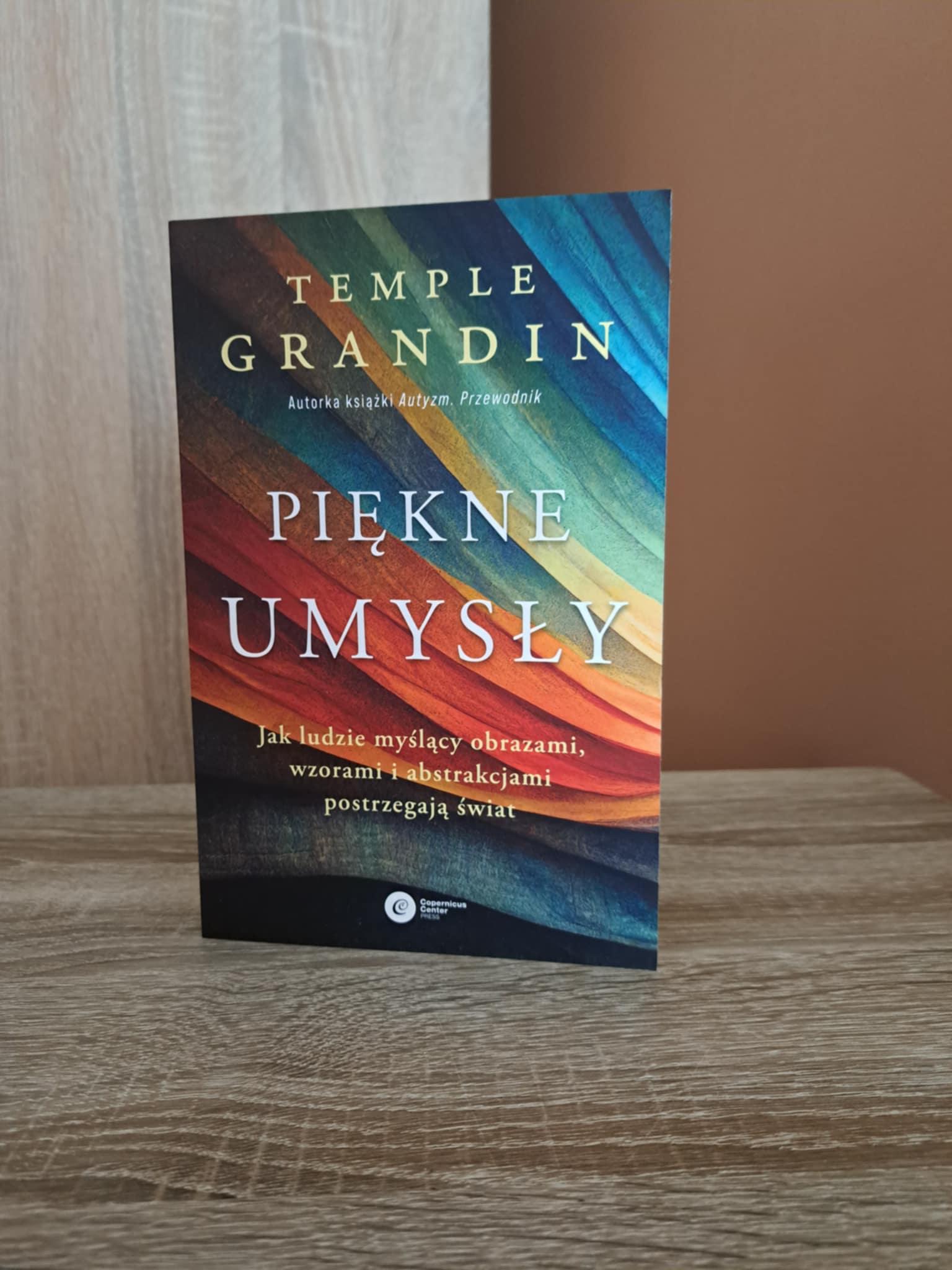 Abstrakcyjny świat widziany obrazami osób w spektrum