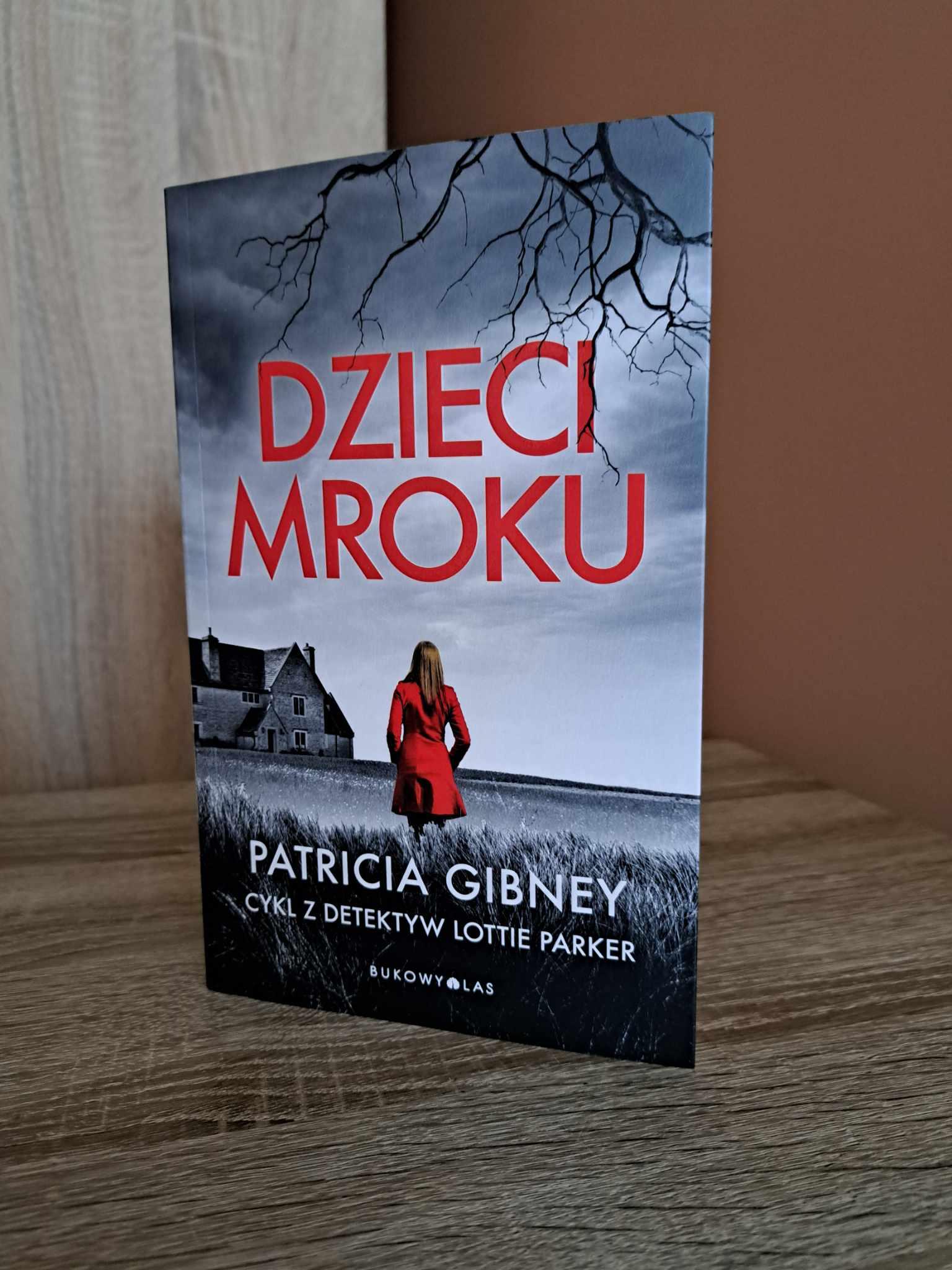 Poznajcie detektyw Lottie Parker