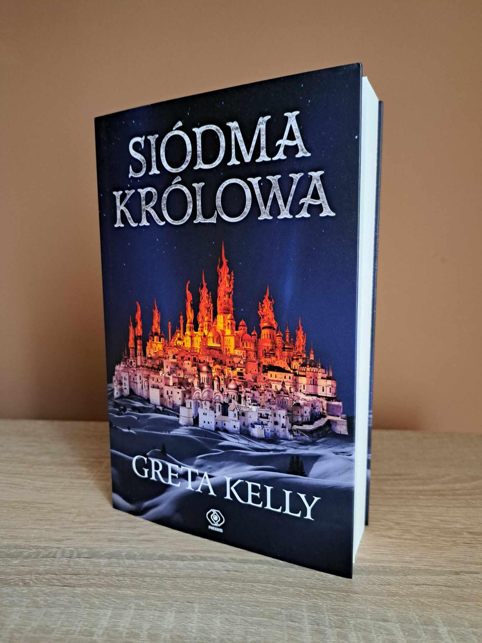 SIÓDMA KRÓLOWA w sieci intryg