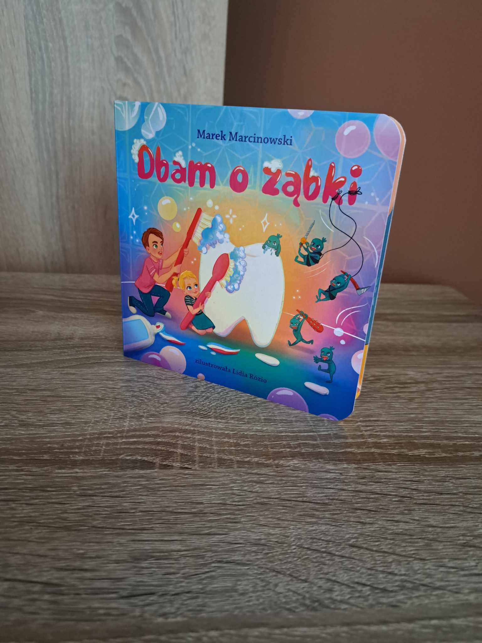 Zdrowy i radosny uśmiech
